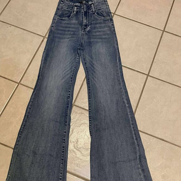 DENIM BY JEALOUS TOMATO SIZE SMALL 26' WAIST REGULAR WASH FLARE BOTTOMS‎ - Picture 1 of 7
